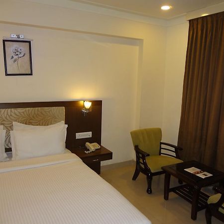Hotel Budhil Park Визакхапатнам Екстериор снимка