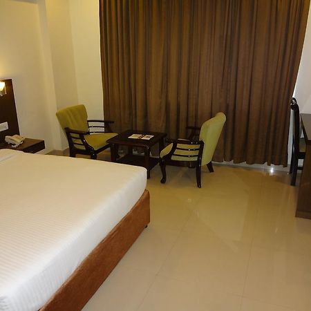 Hotel Budhil Park Визакхапатнам Екстериор снимка