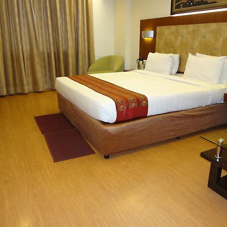 Hotel Budhil Park Визакхапатнам Екстериор снимка