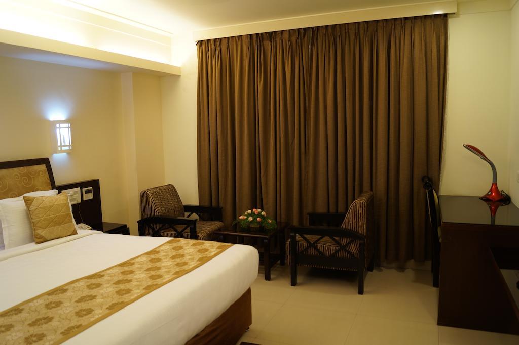 Hotel Budhil Park Визакхапатнам Стая снимка