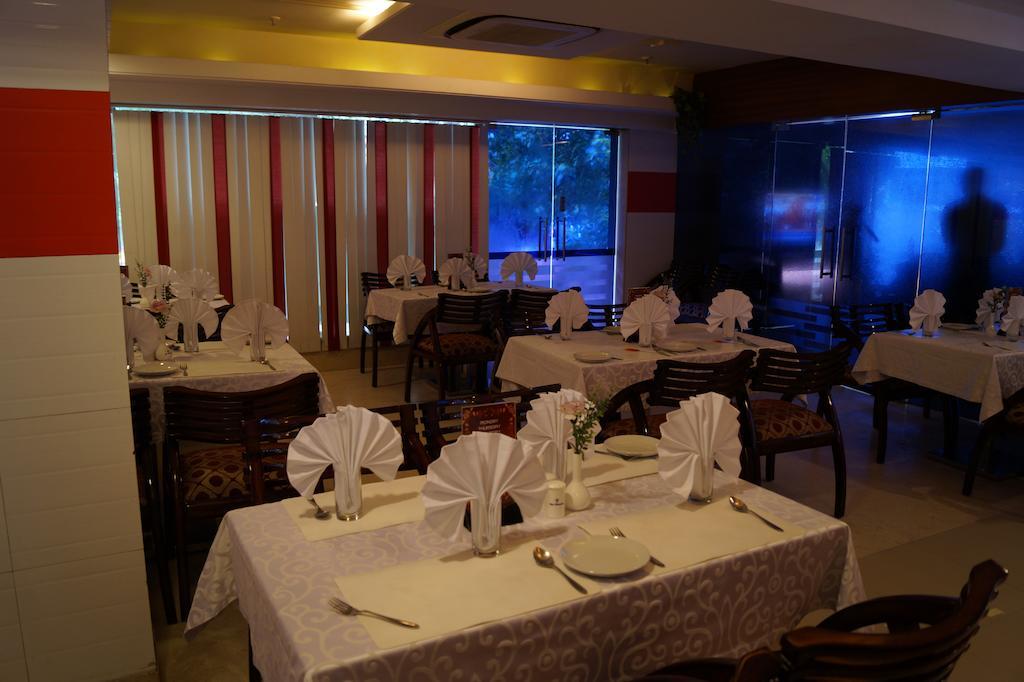 Hotel Budhil Park Визакхапатнам Екстериор снимка