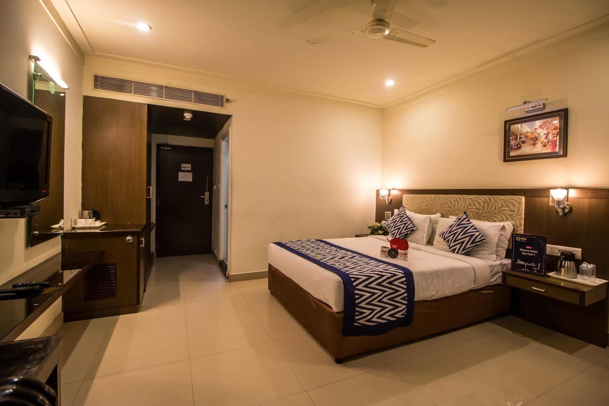 Hotel Budhil Park Визакхапатнам Екстериор снимка