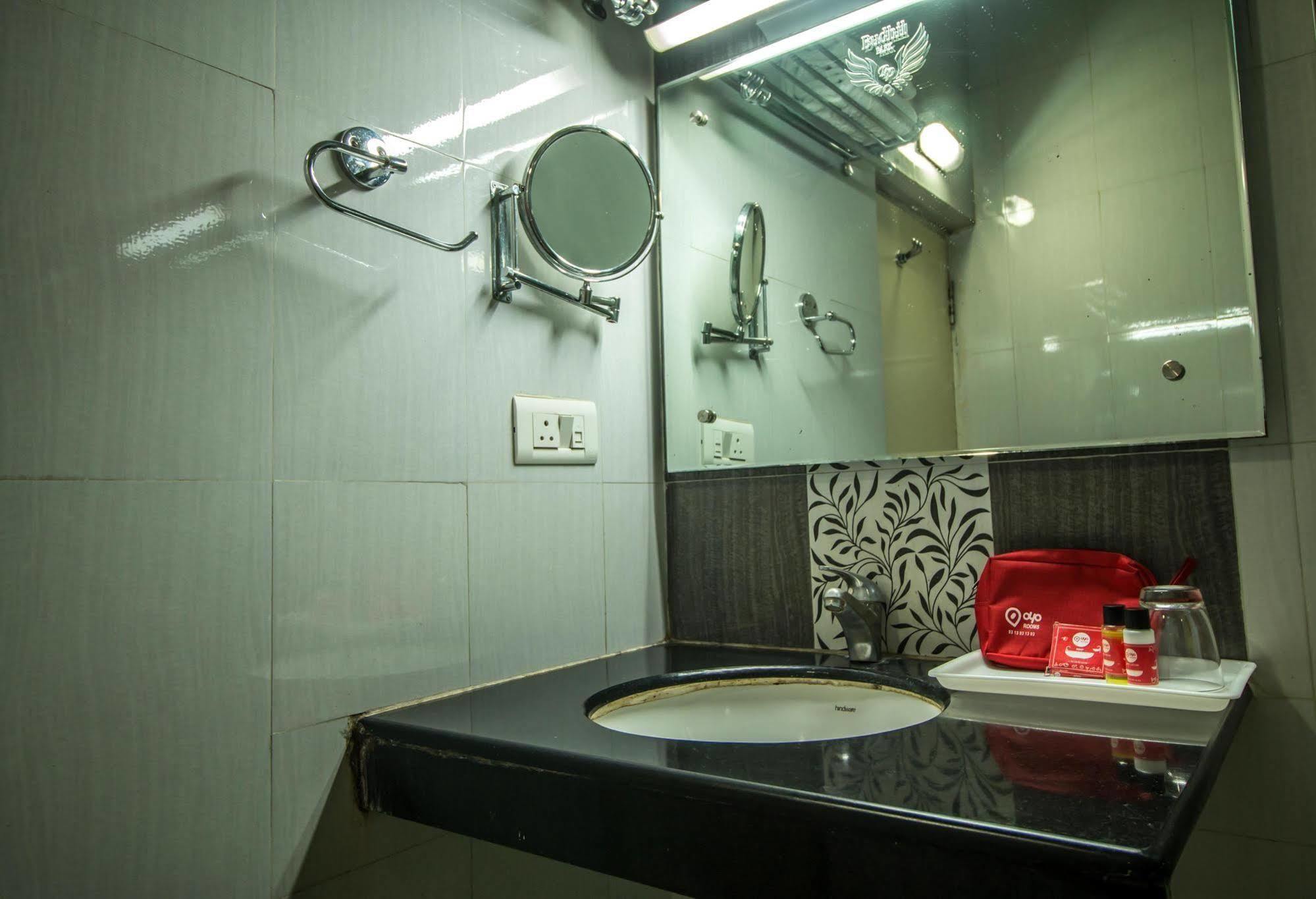 Hotel Budhil Park Визакхапатнам Екстериор снимка