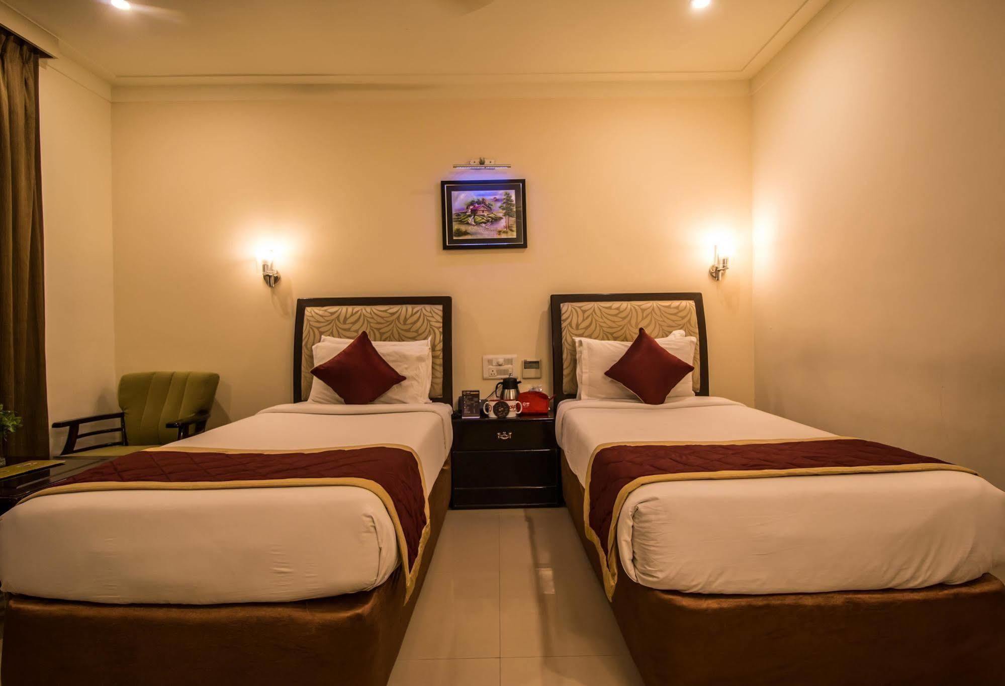 Hotel Budhil Park Визакхапатнам Екстериор снимка