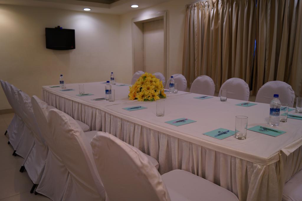 Hotel Budhil Park Визакхапатнам Екстериор снимка