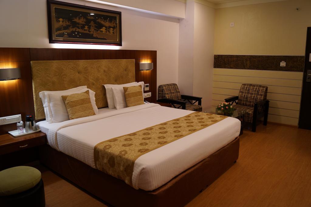 Hotel Budhil Park Визакхапатнам Екстериор снимка