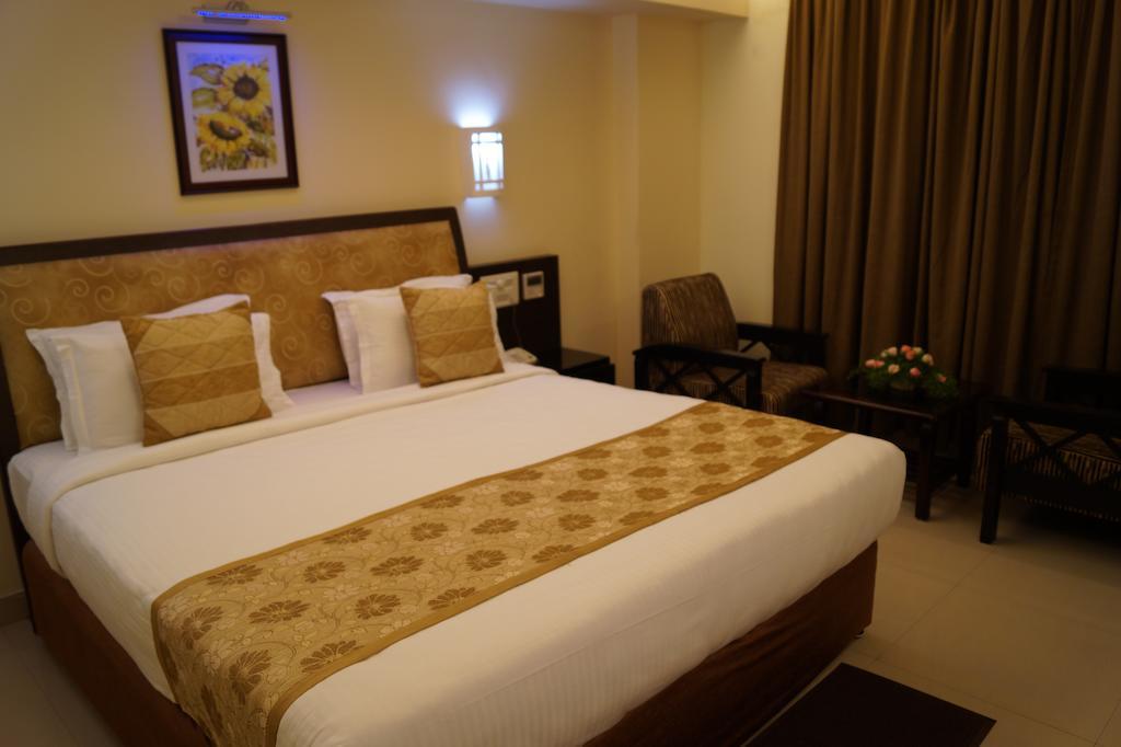Hotel Budhil Park Визакхапатнам Екстериор снимка