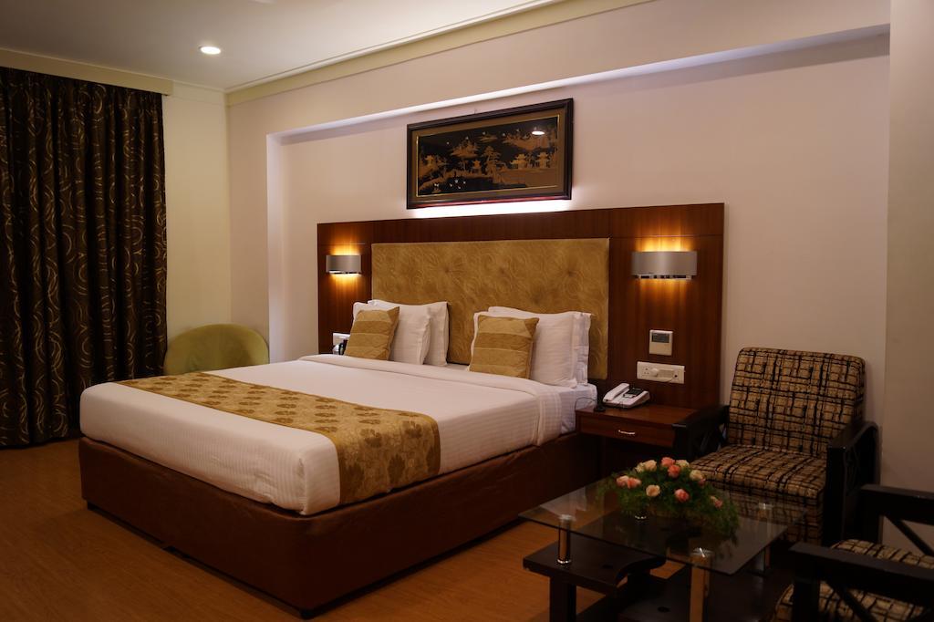 Hotel Budhil Park Визакхапатнам Екстериор снимка
