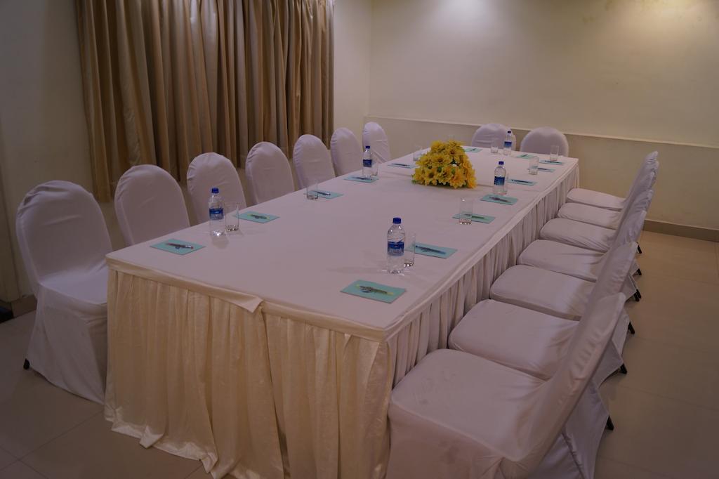 Hotel Budhil Park Визакхапатнам Екстериор снимка
