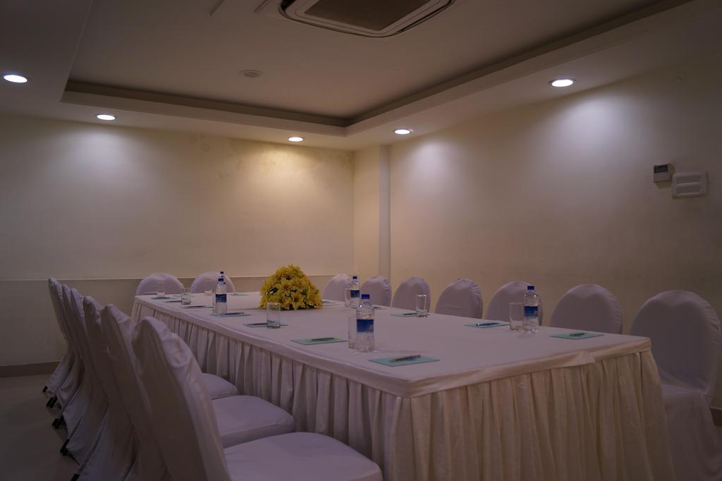 Hotel Budhil Park Визакхапатнам Екстериор снимка