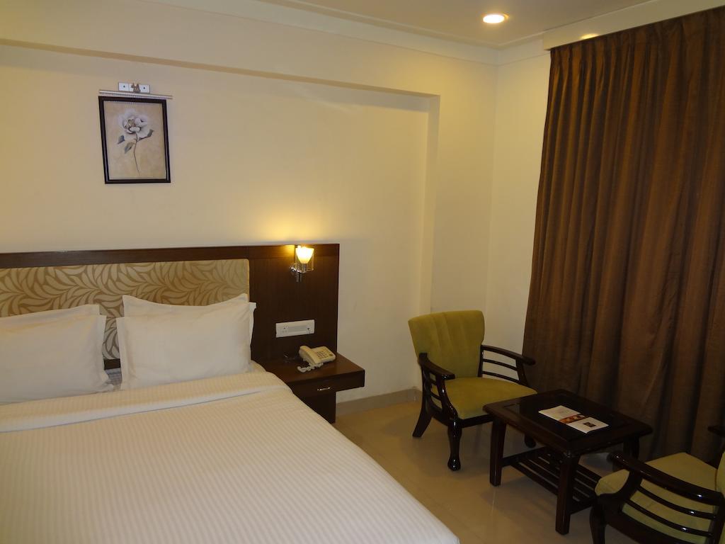 Hotel Budhil Park Визакхапатнам Екстериор снимка