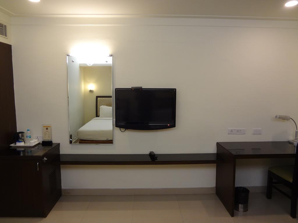 Hotel Budhil Park Визакхапатнам Екстериор снимка