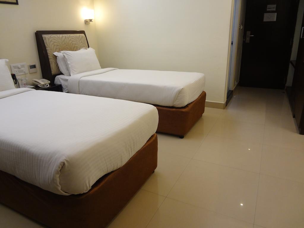 Hotel Budhil Park Визакхапатнам Екстериор снимка
