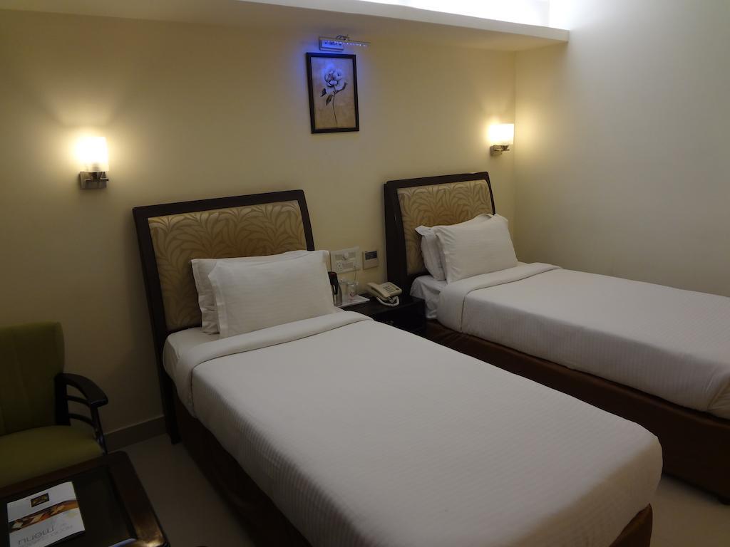 Hotel Budhil Park Визакхапатнам Екстериор снимка