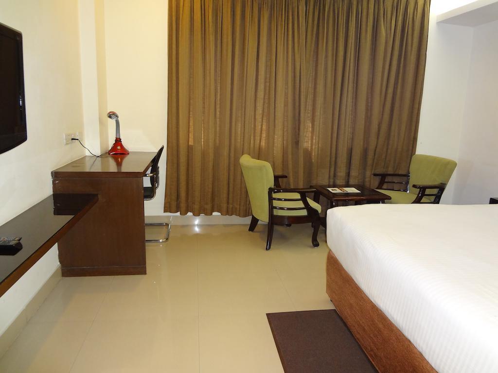Hotel Budhil Park Визакхапатнам Екстериор снимка