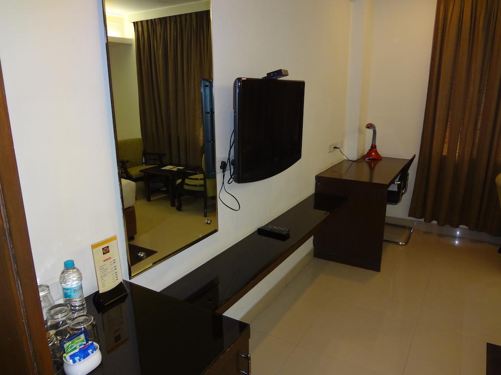 Hotel Budhil Park Визакхапатнам Екстериор снимка