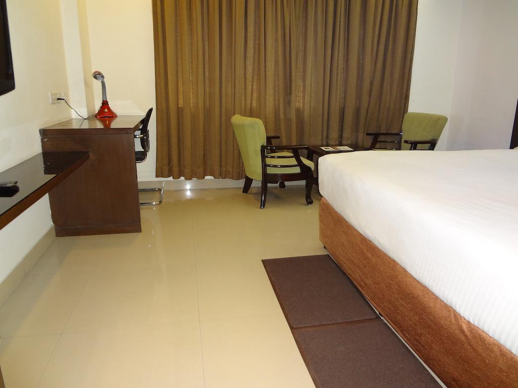 Hotel Budhil Park Визакхапатнам Екстериор снимка