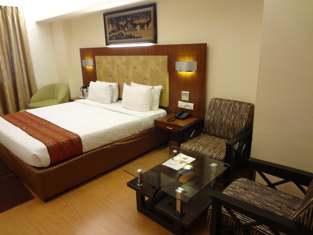 Hotel Budhil Park Визакхапатнам Екстериор снимка