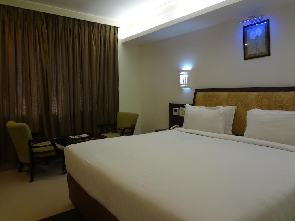 Hotel Budhil Park Визакхапатнам Екстериор снимка