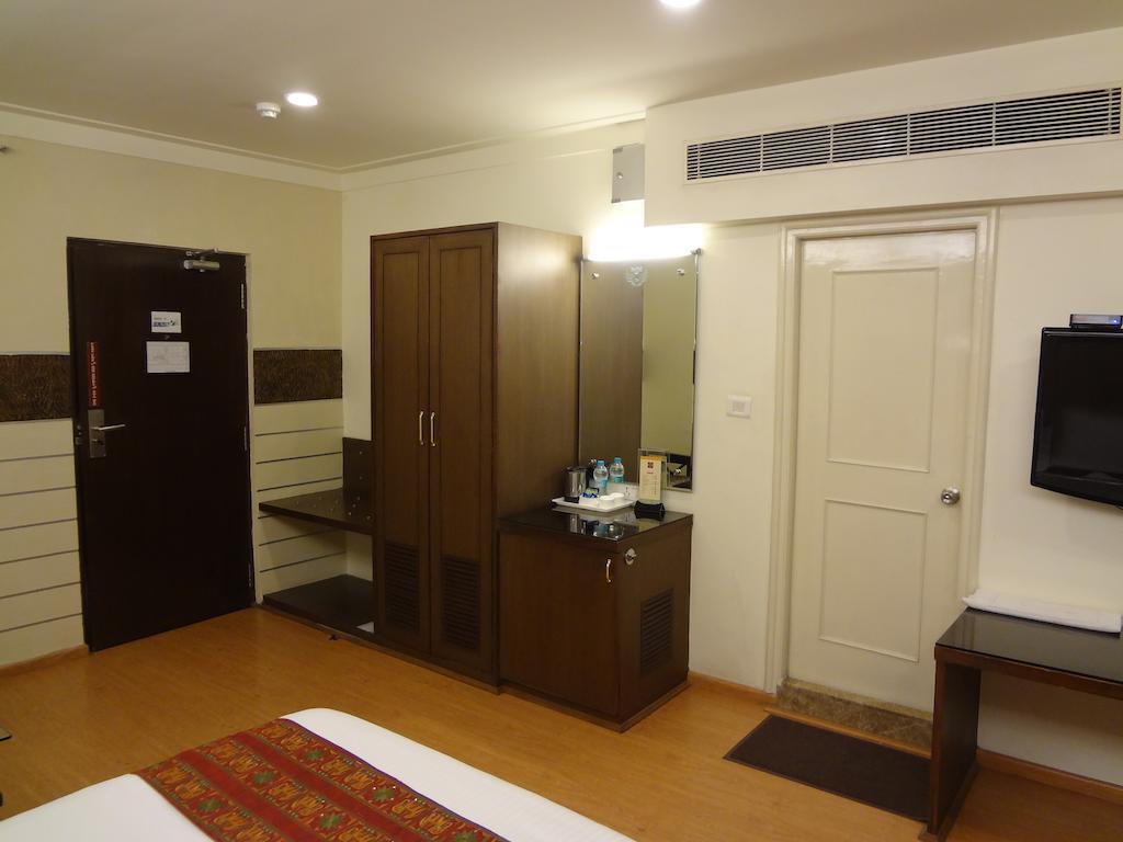 Hotel Budhil Park Визакхапатнам Екстериор снимка