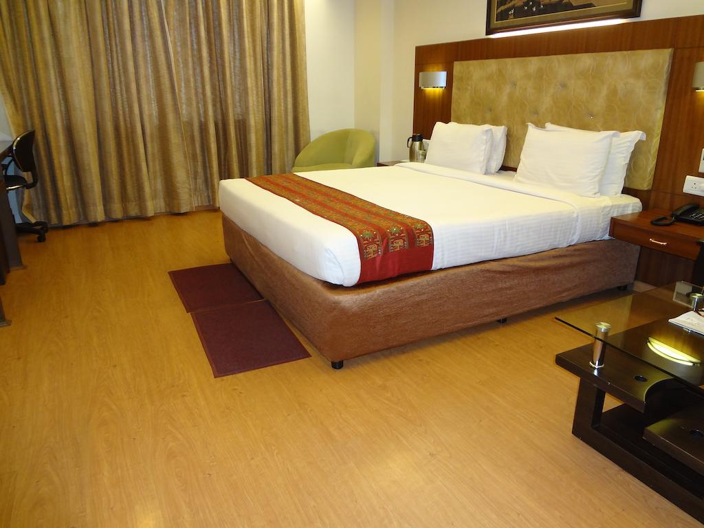 Hotel Budhil Park Визакхапатнам Екстериор снимка