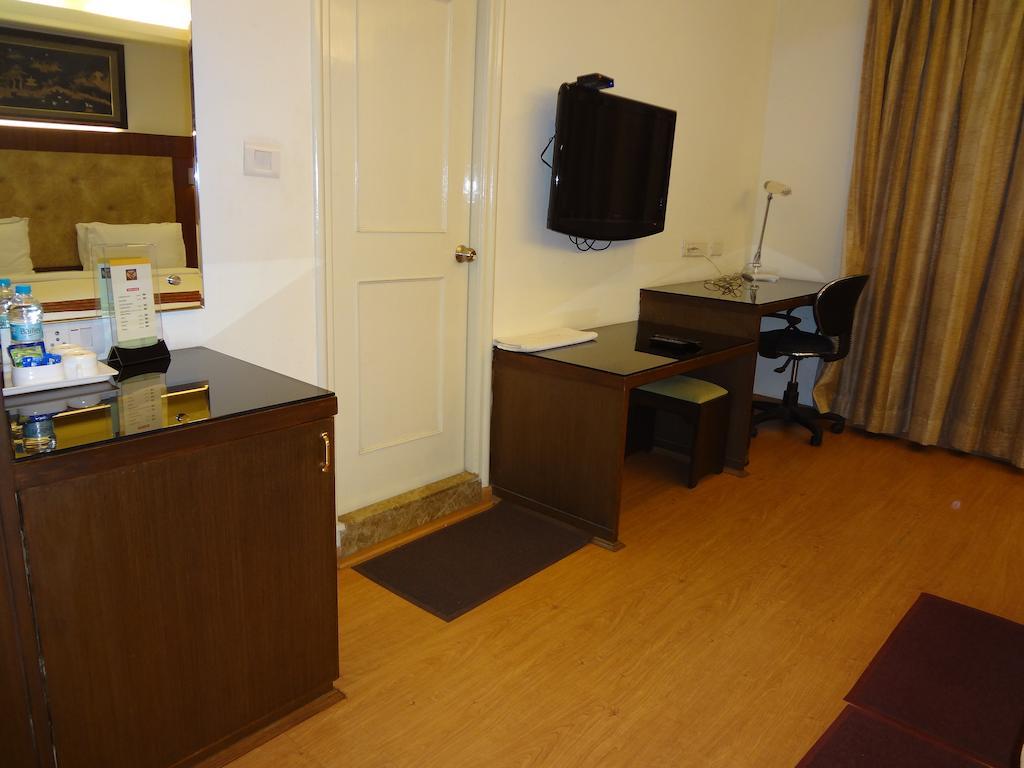 Hotel Budhil Park Визакхапатнам Екстериор снимка