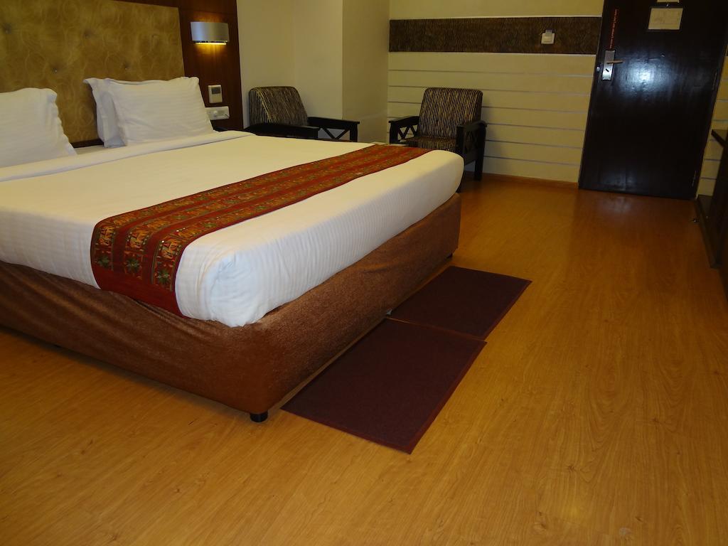 Hotel Budhil Park Визакхапатнам Екстериор снимка