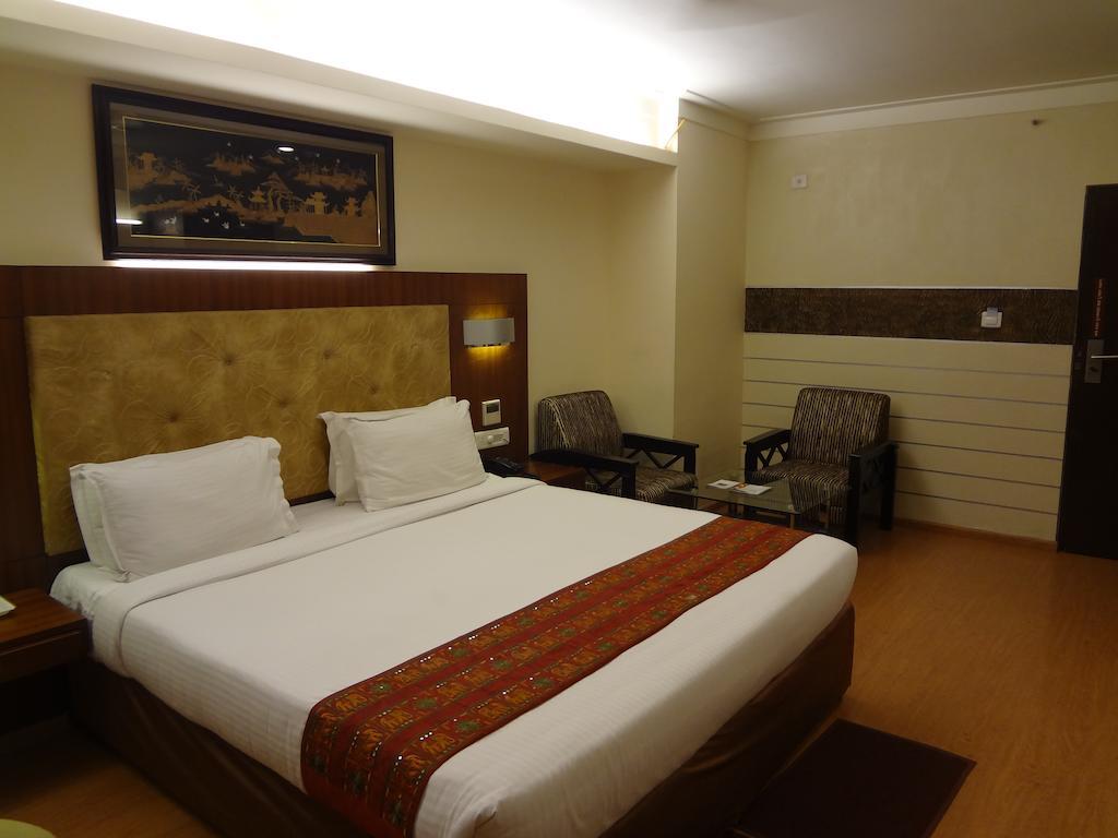 Hotel Budhil Park Визакхапатнам Екстериор снимка
